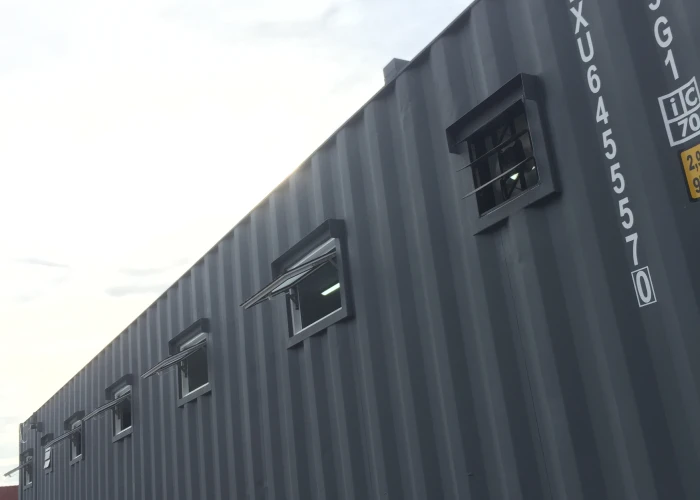 Carmona – Módulo sanitario 1×20 FT