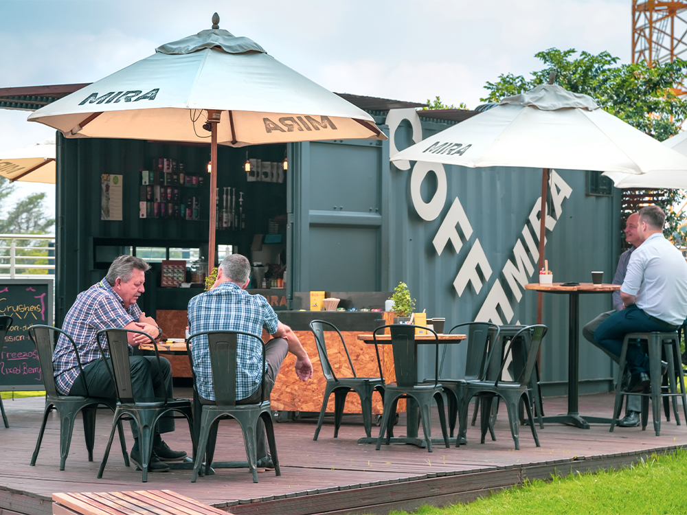 Cafetería móvil construida en contenedor marítimo