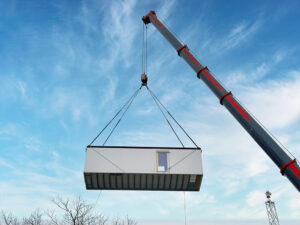 Vista de cerca de un contenedor marítimo usado con óxido superficial y abolladuras, ilustrando los defectos ocultos